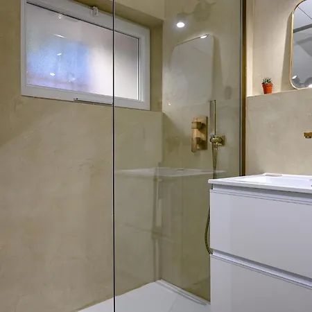 Ancienne Cave De Pecheur